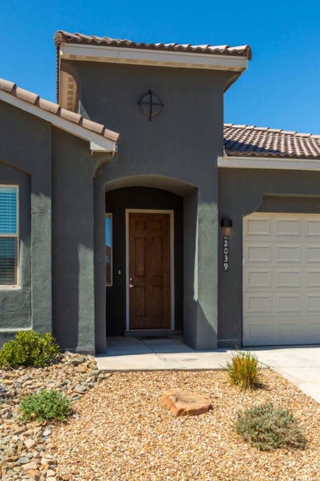 Building Photo - 2039 Lobo Trot Ct SE