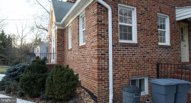 Building Photo - 906 Litchfield Rd