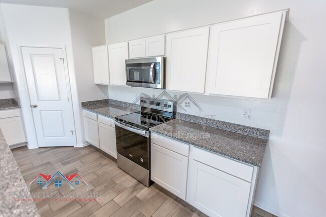 Building Photo - 1330 W Hess Ave