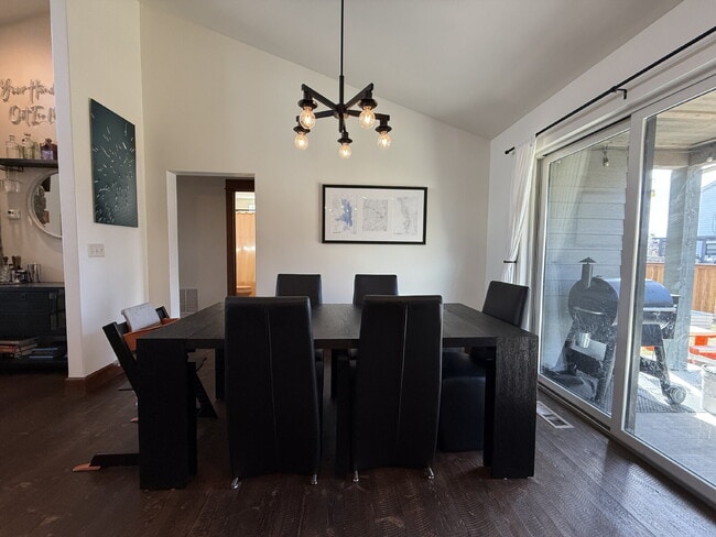 Building Photo - Stunning Single Level Home with Sprawling Fenced Yard