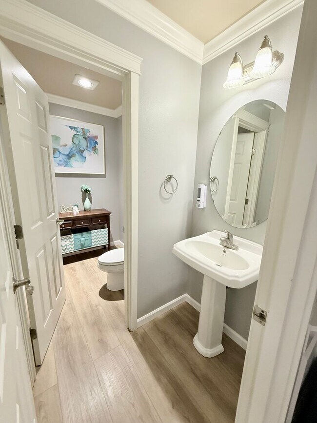 Building Photo - A stunning home in desirable Stendahl Ridge!