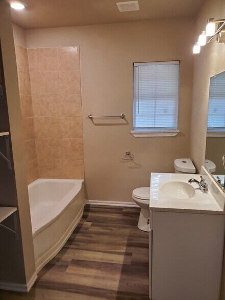 Building Photo - 133 Claremont Ave