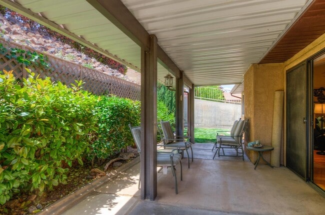 Building Photo - 525 Ridgeview Dr