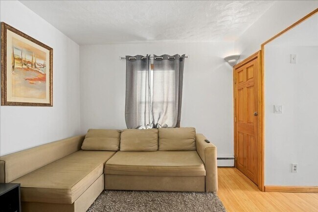 Building Photo - 19 Orient St