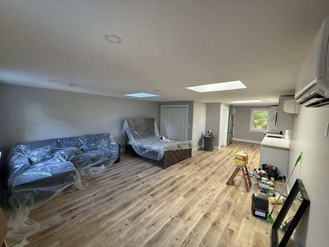 Building Photo - 20 Raymond St