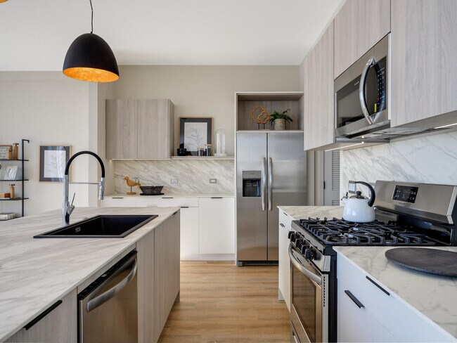 Building Photo - 6336 W Belmont Ave