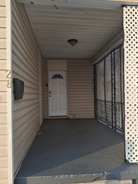 Building Photo - 28 Western Ave