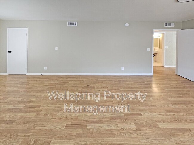 Building Photo - 6552 Valley Ave