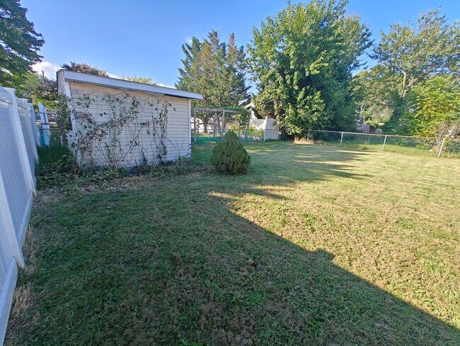 Building Photo - 7605 Poplar Rd