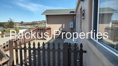 Building Photo - Wonderful furnished upper Seaside unit
