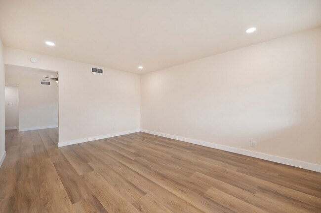 Building Photo - 5691 Cutler Ct