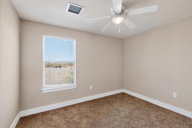 Building Photo - Two story 3 bedroom 2.5 bath in Santa Tere...