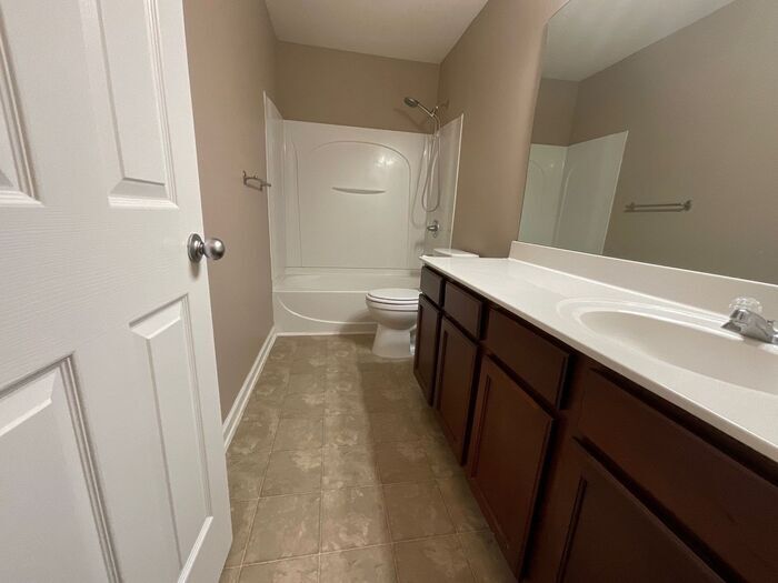 Building Photo - 504 Quinn Dr