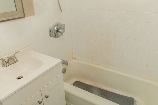 Building Photo - 210 N 17th St