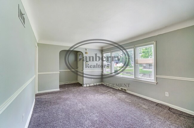 Building Photo - 833 Turner Ave