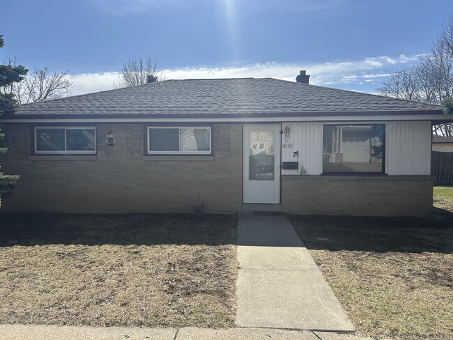 Primary Photo - Three bedroom home on South side