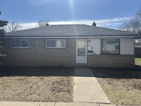 Building Photo - Three bedroom home on South side