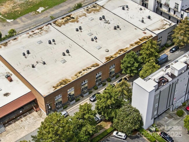 Building Photo - 915 Westmere Ave