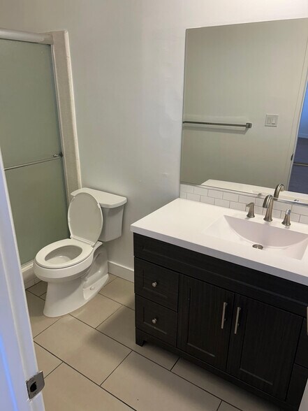 Building Photo - 416 N Kenwood St