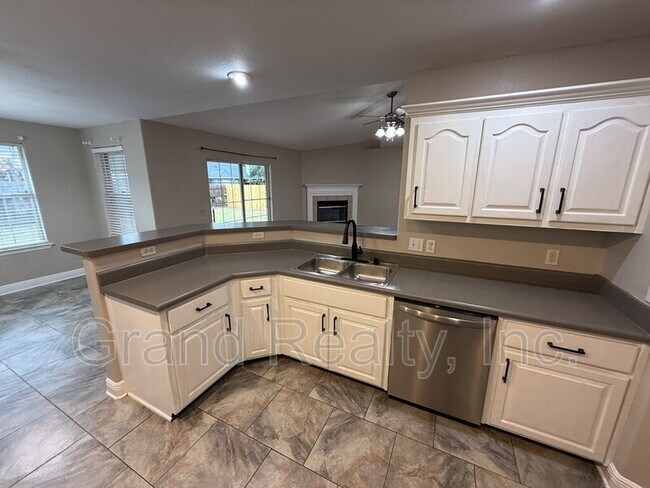 Building Photo - 4754 Winterdale Dr