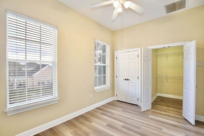 Building Photo - Charming 1/1 Spacious Condo Located in the Desirable Baldwin Park - Orlando!
