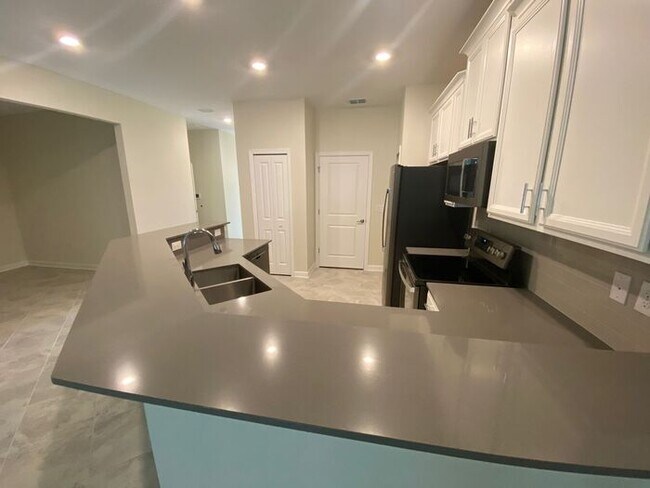 Building Photo - 3 bedroom Champions Gate Villa!