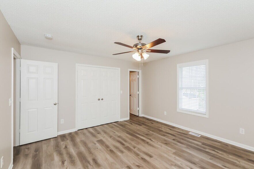 Building Photo - 109 Colonial Cir