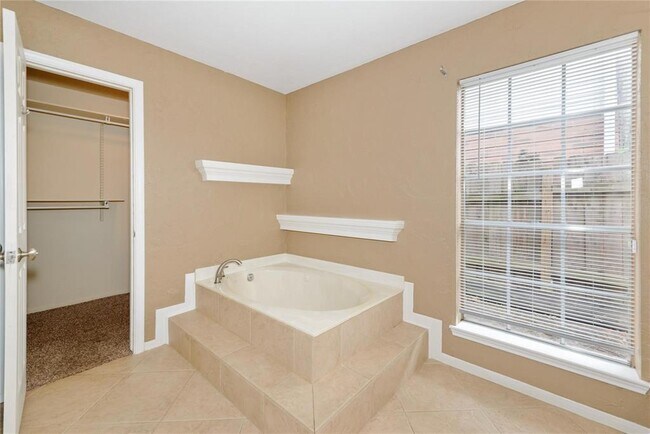 Building Photo - 17119 Kettle Creek Dr