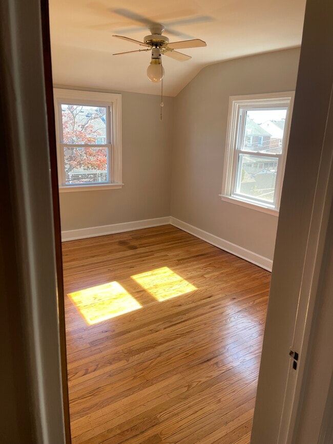 Building Photo - 1121 Cobbs St