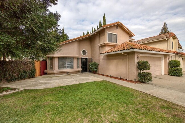 Building Photo - 4 bedroom in NW Modesto near shopping, Kai...