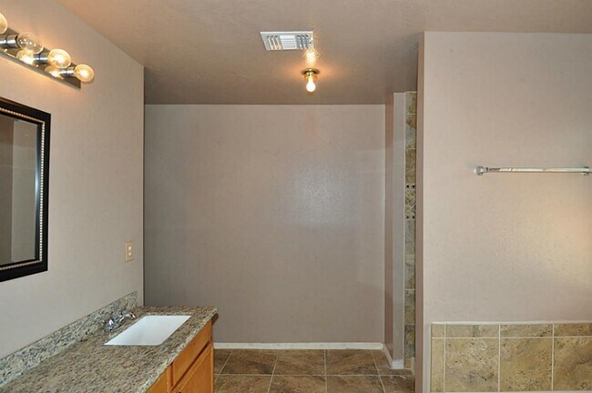 Building Photo - 23119 S Waterlake
