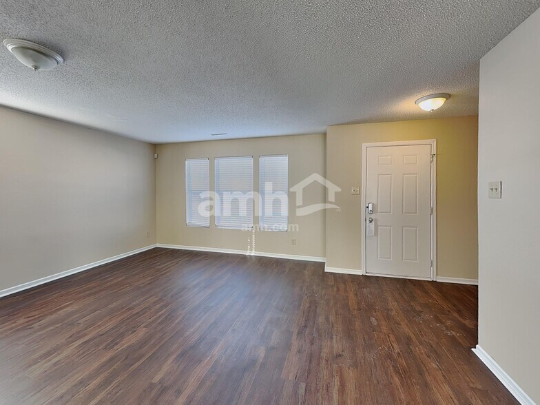 Building Photo - 1545 Fortner Dr