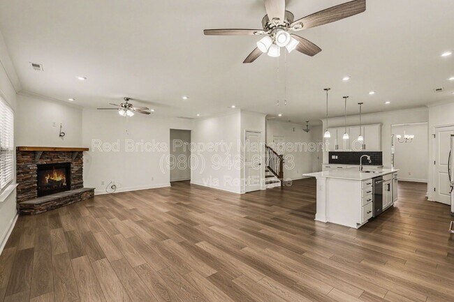 Building Photo - 15020 Sycamore Crossing Ct