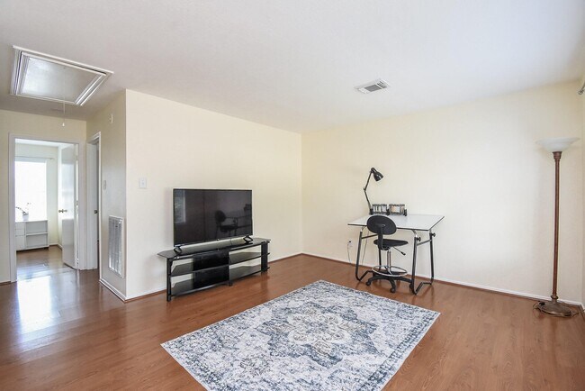 Building Photo - 9506 Tree Sparrow Ln