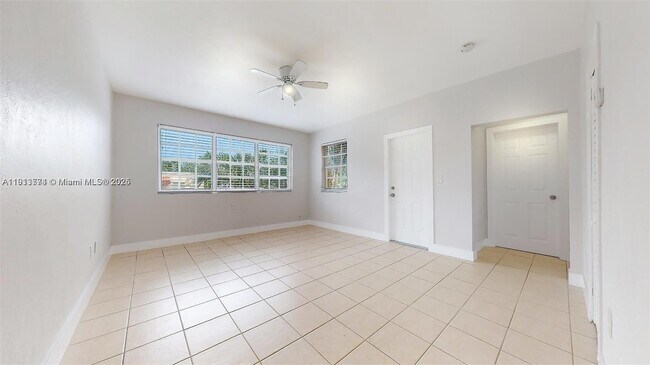 Building Photo - 200 SW 19th Ave