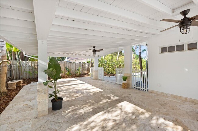 Building Photo - 6605 SW 61st St