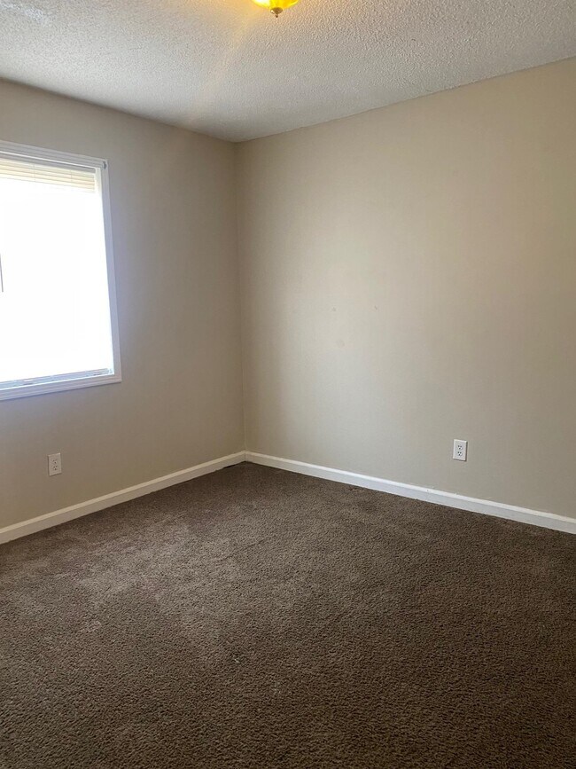 Building Photo - 721 Elizabeth Dr