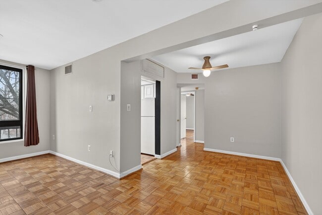 Building Photo - Professionally Managed, 2 Bedroom Corner Unit // Glover Park // Parking Included