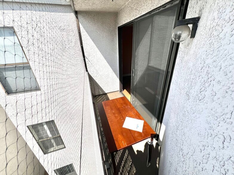 Building Photo - 533 S St Andrews Pl