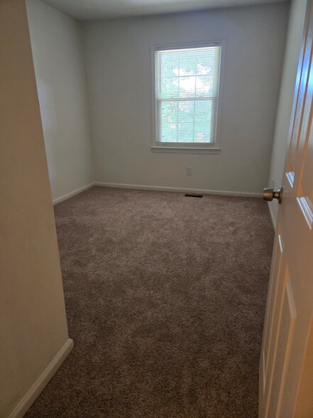 Building Photo - 5529 Old Guard Crescent