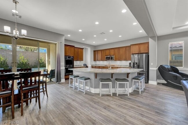 Building Photo - 9936 Wildhorse Cyn Ave