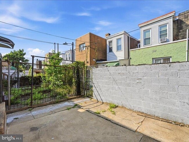 Building Photo - 2428 E Huntingdon St