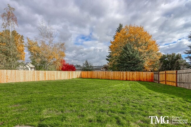 Building Photo - Charming Duplex with Garage Near the Washo...