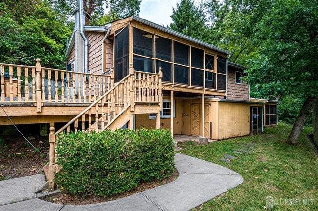 Building Photo - 23 Cardownie St