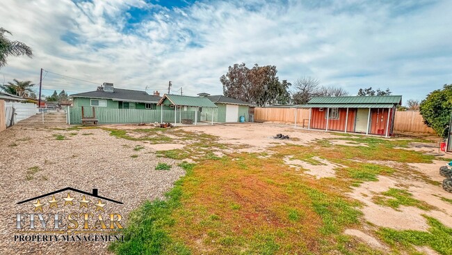 Building Photo - 709 Park Dr
