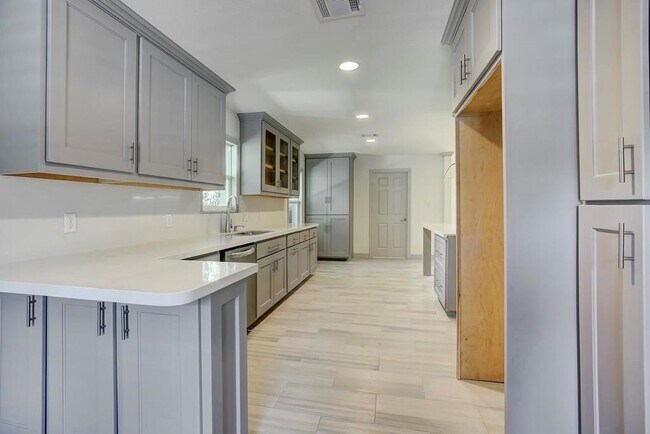 Building Photo - 5402 Cheena Dr