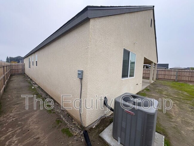 Building Photo - 1946 E School Ave