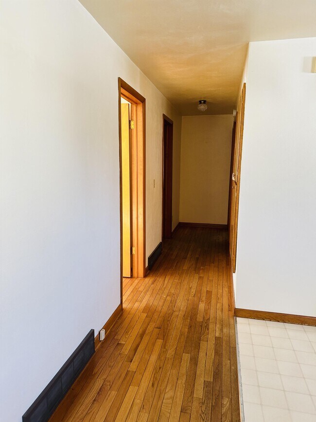 Building Photo - 112 N Stanton St