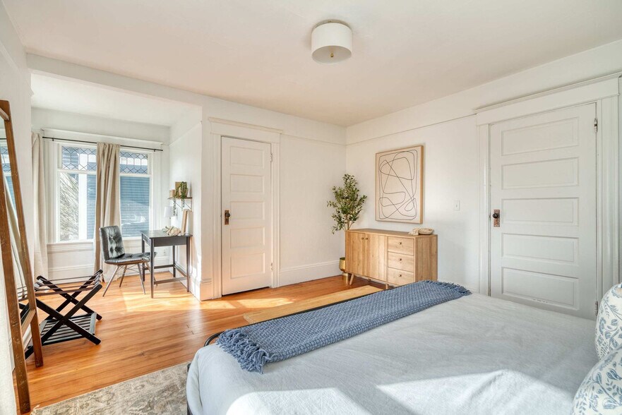 Building Photo - 1032-1036 Southeast 12th Avenue-SI ID1309849P