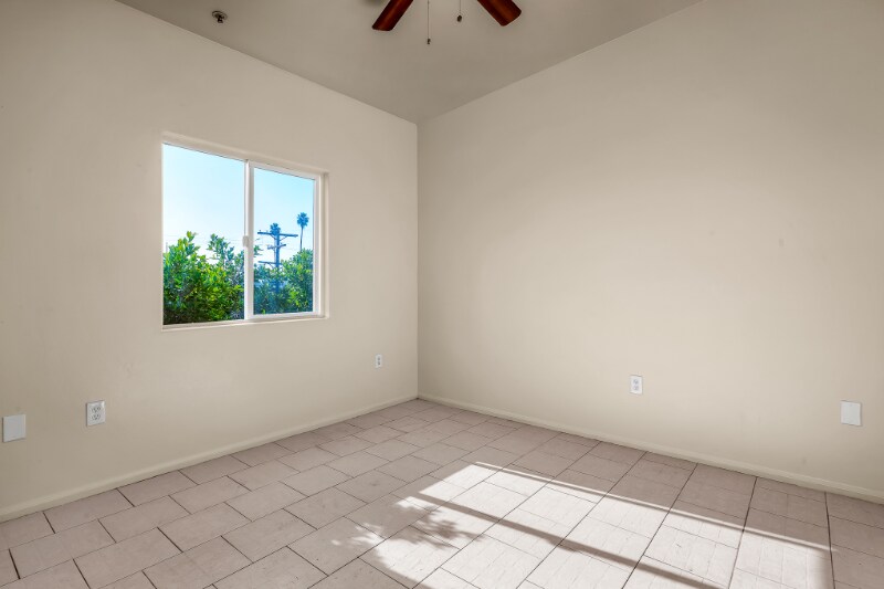 Building Photo - 5869 S Figueroa St